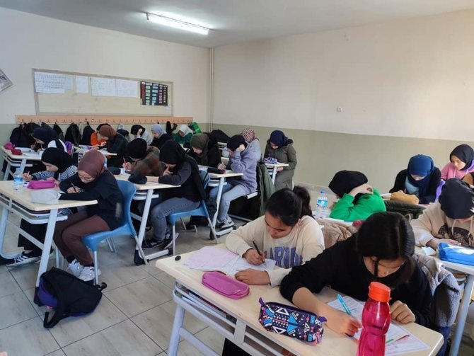 Gediz Belediyesi’nden Öğrencilere Destek