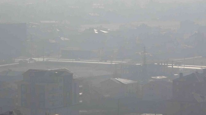 Yüksekova’da Yoğun Sis Hayatı Olumsuz Etkiliyor