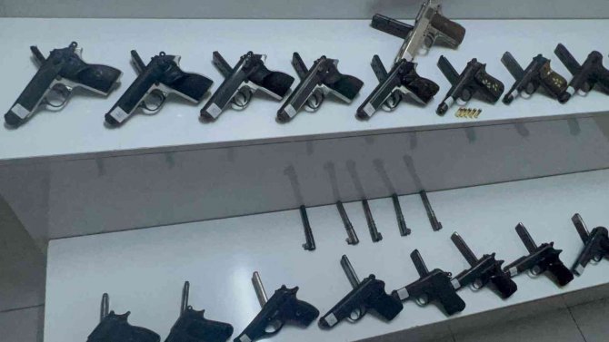 Hatay’da 30 Ruhsatsız Tabanca Ele Geçirildi