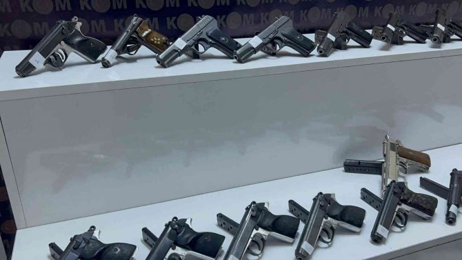 Hatay’da 30 Ruhsatsız Tabanca Ele Geçirildi