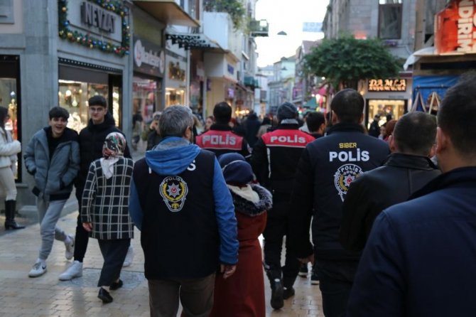 ‘Türkiye Güven Huzur’ Uygulaması Çerçevesinde Aranması Bulunan 871 Kişi Yakalandı