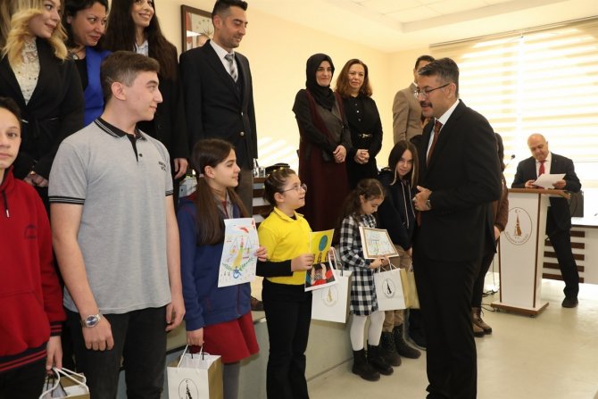 İ̇nsan Hakları Temalı Yarışmalarda Dereceye Giren Öğrenciler Ödüllendirildi