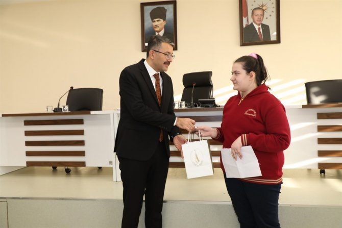 İ̇nsan Hakları Temalı Yarışmalarda Dereceye Giren Öğrenciler Ödüllendirildi