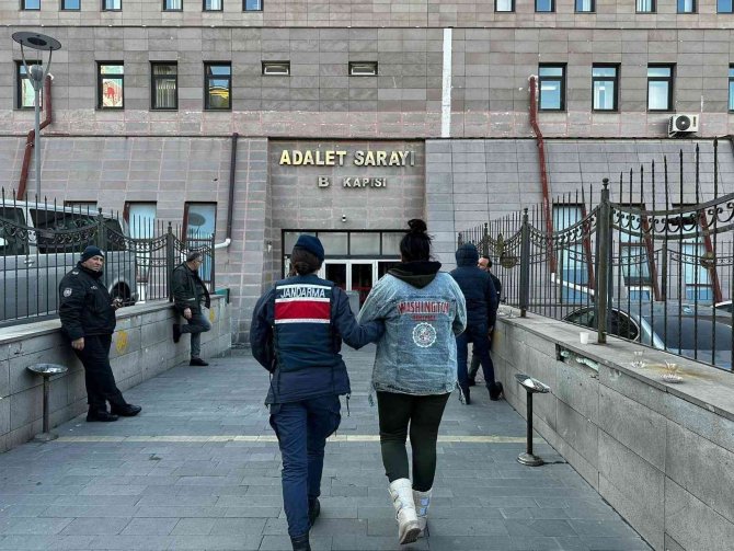 Uyuşturucu Madde Satıcısının Evine Narkotik Köpeği ‘Bando’ İle Baskın Yapıldı