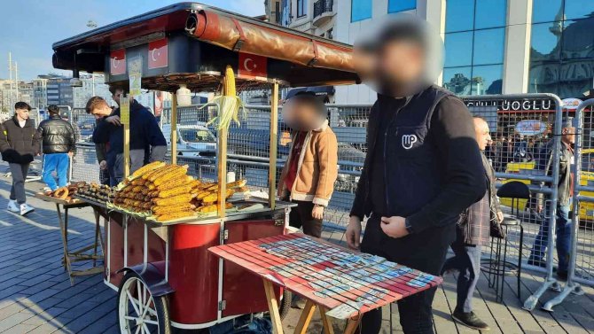 Yılbaşı Gecesi Taksim’de ‘Simitçi’ Polisler Güvenliği Sağlayacak