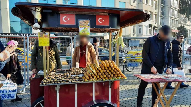 Yılbaşı Gecesi Taksim’de ‘Simitçi’ Polisler Güvenliği Sağlayacak