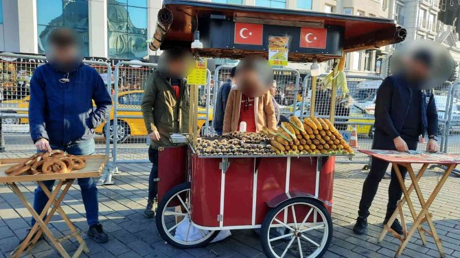 Yılbaşı Gecesi Taksim’de ‘Simitçi’ Polisler Güvenliği Sağlayacak