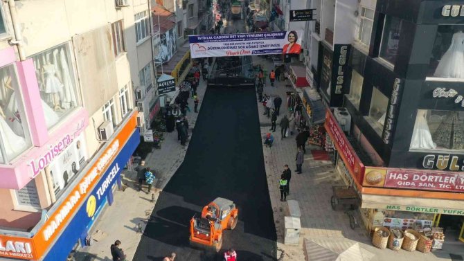 İ̇stiklal Caddesi 2. Etapta Asfalt Çalışmaları Başladı