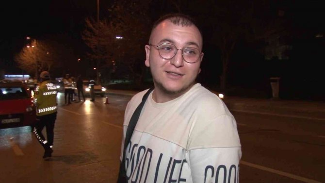Kadıköy’de Denetime Takılan Korsan Taksiciden Muhabire İlginç Tepki: ’Güleyim Mi Ağlayayım Mı Bilemedim’