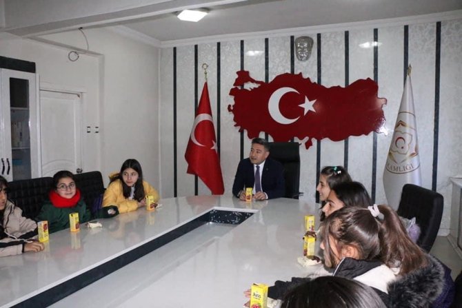 Kaymakam Özçelik’ten ‘Çevreme Duyarlıyım, Değerlerime Sahip Çıkıyorum’ Projesine Destek