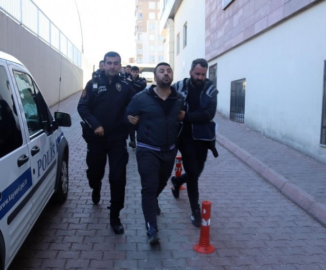 Narkotik Polisi 2022’de Uyuşturucu Tacirlerine Darbe Vurdu: 3 Bin 22 Şahıs Yakalandı, 645’i Tutuklandı