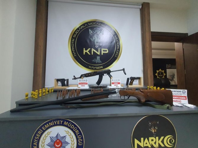 Narkotik Polisi 2022’de Uyuşturucu Tacirlerine Darbe Vurdu: 3 Bin 22 Şahıs Yakalandı, 645’i Tutuklandı