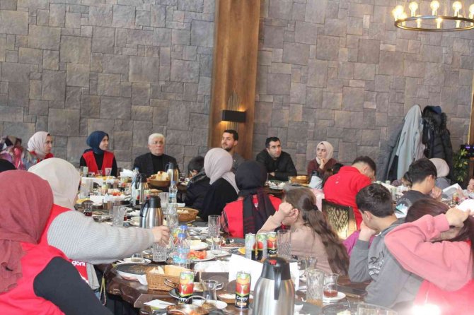 Kızılay Kılavuz Kaptan Yetim Destek Programı Ağrı’da Başladı