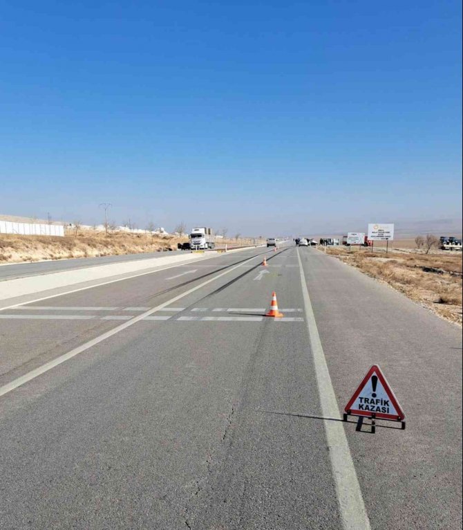 Konya’da Tır Otomobile Çarptı: 2 Ölü