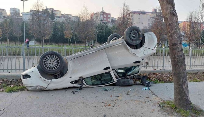 Otomobil Motosiklete Çarptı, Yaralıya İlk Müdahaleyi Yoldan Geçen Hemşire Yaptı