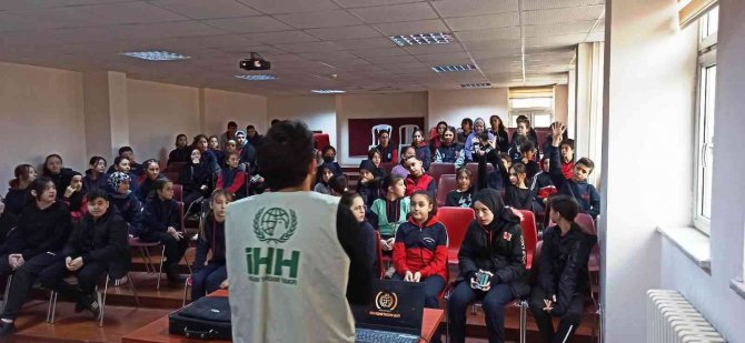 Kütahya İ̇hh’dan “İ̇yilikte Yarışan Sınıflar” Projesi Tanıtımı