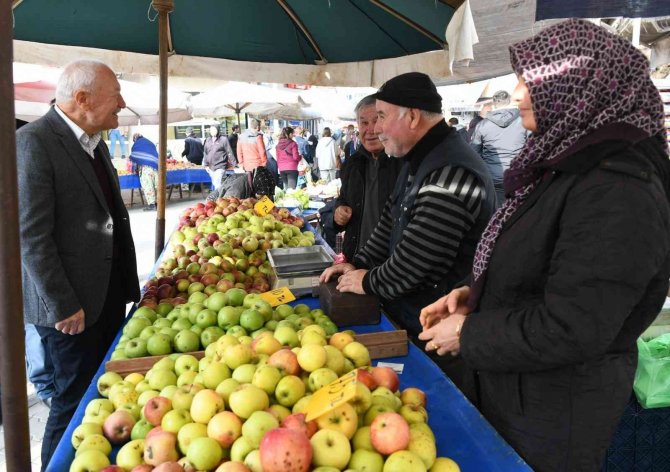 Başkan Yılmaz, Pazarcı Esnafı Ve Vatandaşların Yeni Yılını Kutladı