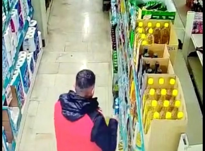 Markette Hırsızlık Güvenlik Kamerasında
