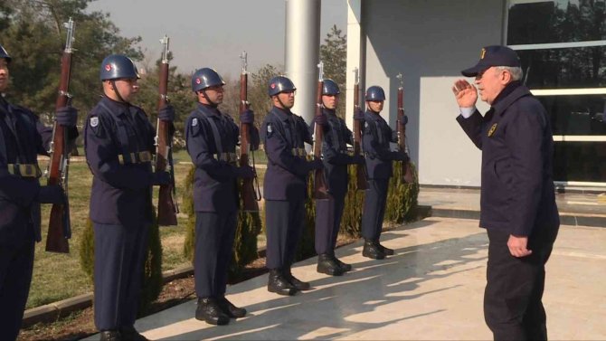 Bakan Akar Ve Beraberindeki Tsk Komuta Kademesi Diyarbakır’da