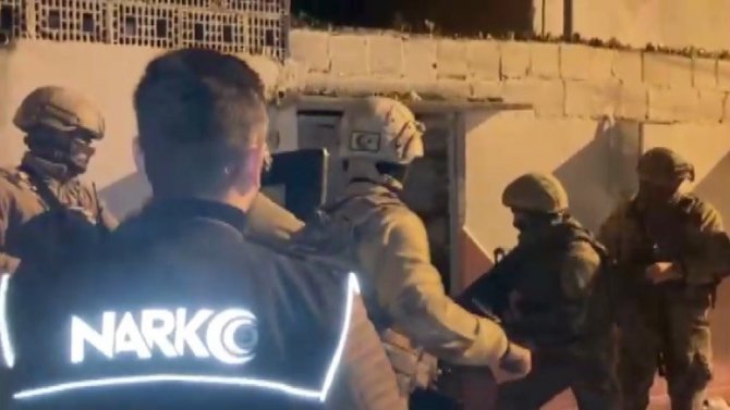 İ̇zmir’deki Uyuşturucu Operasyonuna 40 Tutuklama