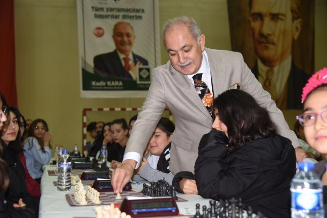 7 Ocak Kurtuluş Kupası Turnuvası Başkan Kadir Kara’nın Temsili Hamlesiyle Başladı