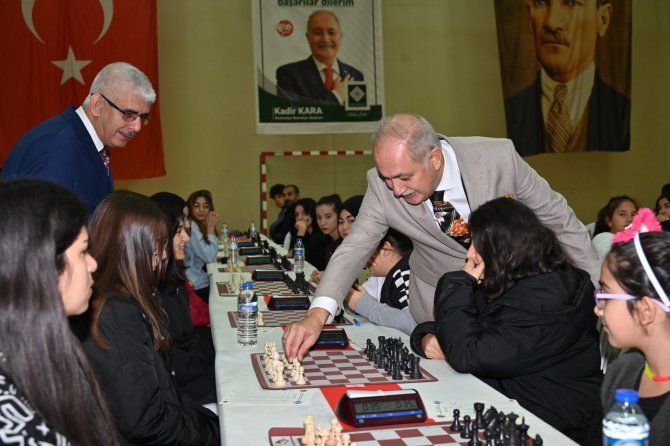 7 Ocak Kurtuluş Kupası Turnuvası Başkan Kadir Kara’nın Temsili Hamlesiyle Başladı