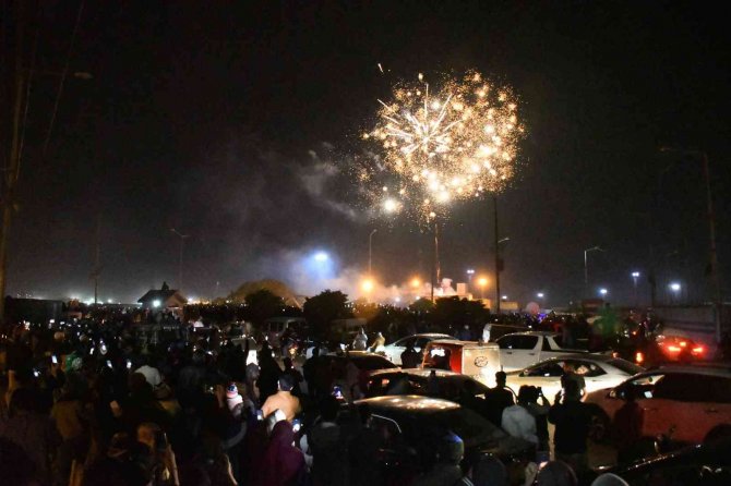 Pakistan 2023’e Havai Fişeklerle ’Merhaba’ Dedi