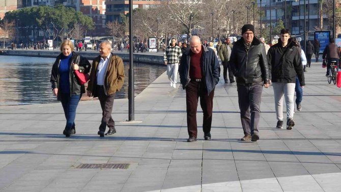 Bilim Kurulu Üyesi Prof. Dr. Alper Şener’den Yeni Yıl Uyarısı
