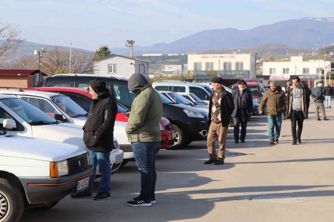 Yeni Yıl Öncesi Oto Pazarında Hareketlilik