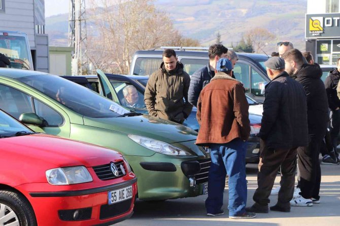 Yeni Yıl Öncesi Oto Pazarında Hareketlilik