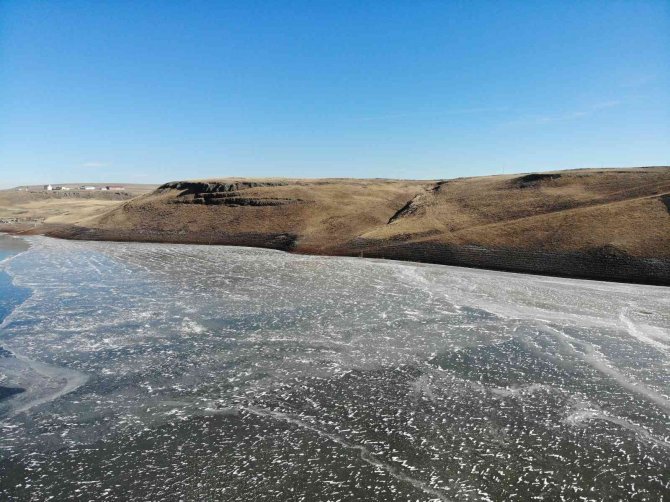 Kars’ta Sibirya Soğukları Baraj Dondurdu