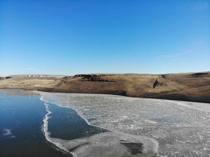 Kars’ta Sibirya Soğukları Baraj Dondurdu