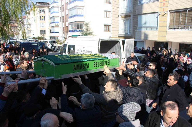 Küçük Melis Son Yolculuğuna Uğurlandı