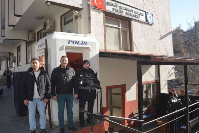 Taksici Aracında Unutulan 10 Bin Lirayı Sahibine Teslim Etti