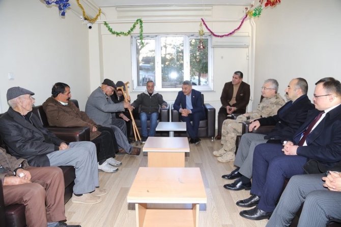 Tunceli Valisi Özkan’dan Huzurevine Yeni Yıl Ziyareti