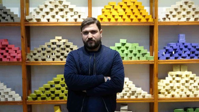 Mardin’de Turistlerin Yoğun İlgisi İle 100 Tonluk Sabun Satışı Yapıldı