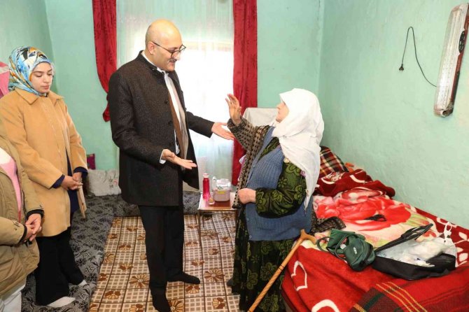 Kaymakam Aydın’dan Yaşlı Ve Hastalara Ziyaret