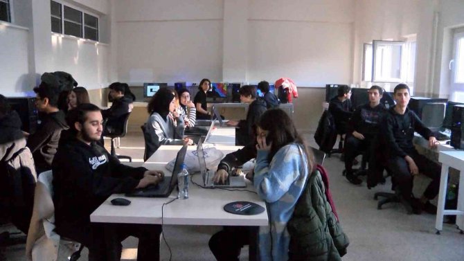 Maltepe’de Genç Yazılımcılar Sertifikalarını Aldı