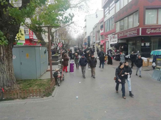 Çarşıda Yılbaşı Kalabalığı