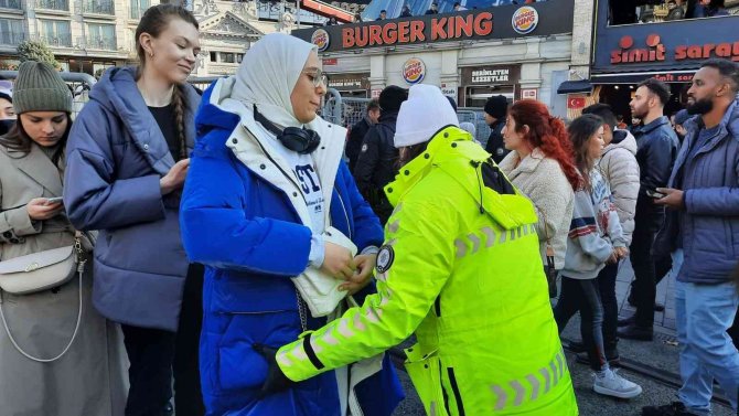 Taksim Meydanı Ve İ̇stiklal Caddesine Çıkan Yollar Kapatıldı