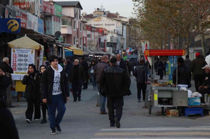 Sakarya’da Havanın Güzelliğini Fırsat Bilen Soluğu Dışarda Aldı