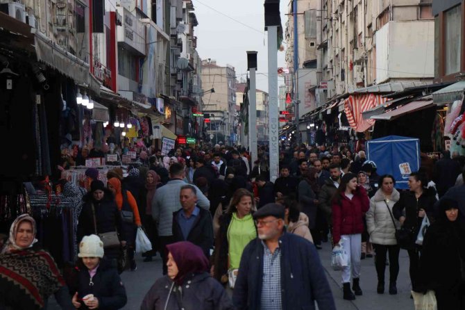 Sakarya’da Havanın Güzelliğini Fırsat Bilen Soluğu Dışarda Aldı