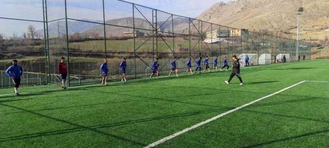 Yıllarca Terörle Anılan İlçenin Futbol Takımı 20 Yıl Sonra Futbol Sahasına Kavuştu