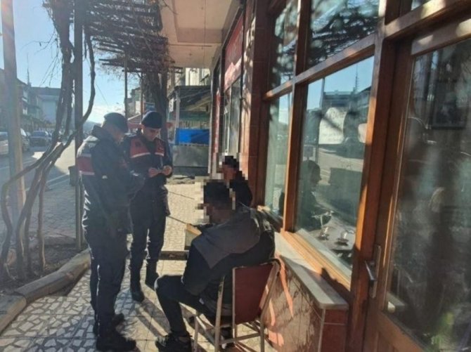 Jandarma Huzur Ve Güven Uygulamasında 3 Bin 344 Şahısı Sorguladı