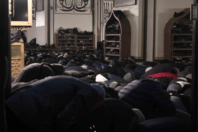 Yılın İlk Günü Binlerce Kişi Ulu Cami’ye Akın Etti, Trafik Kilitlendi