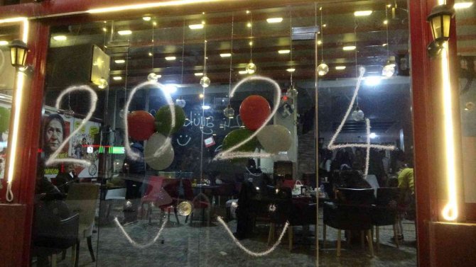 Adanalılar 2023 Yılı Yerine 2024 Yılını Kutladı