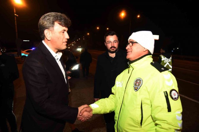 Ak Parti İ̇l Başkanı Çalışkan’dan Sağlık Personeli Ve Emniyet Güçlerine Yeni Yıl Ziyareti