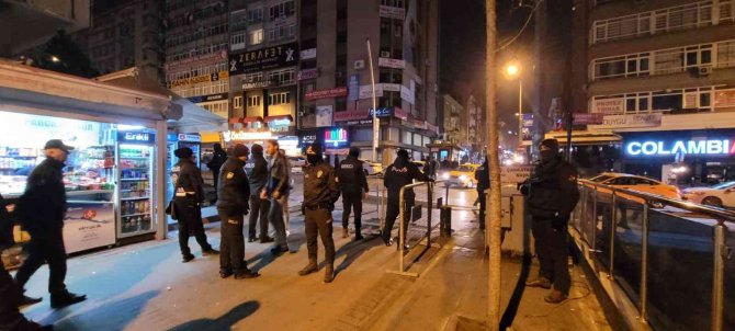 Ankaralılar Yılbaşını Coşkuyla Kutladı