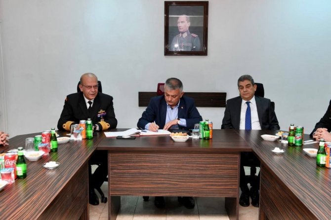 Vali Yazıcı, 2022’nin Son Saatlerinde Görevi Başındaki Güvenlik Güçlerini Ziyaret Etti