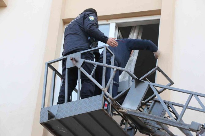 Evde Unuttuğu Telefon Polisi Alarma Geçirdi